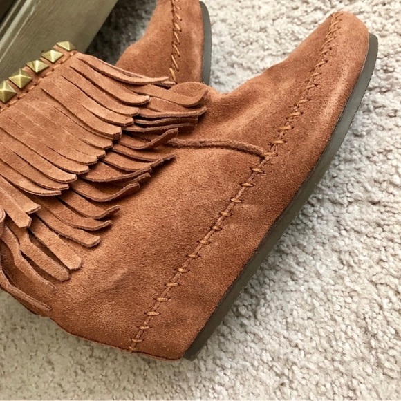 SKECHERS Fringe Suede Booties in Brown | Size: 7.5 - Picture 3 of 5